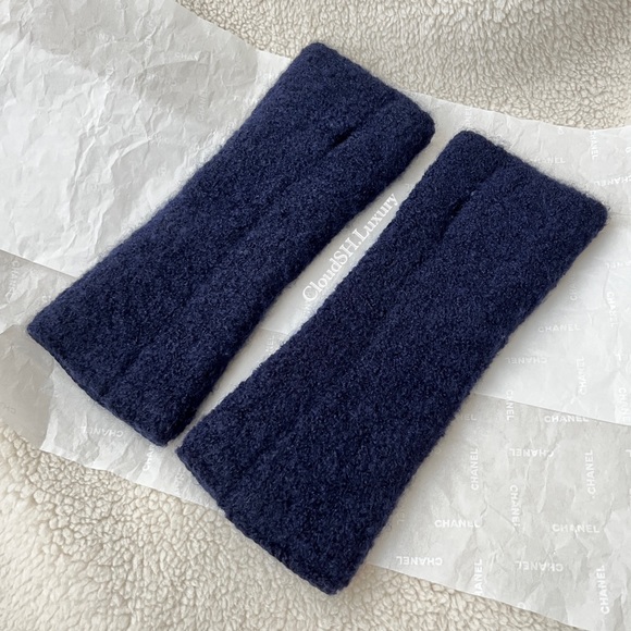 Auth Chanel Classic CC Logo Dark Navy Wool Knit Fingerless Gloves - Excellent - Picture 3 of 9